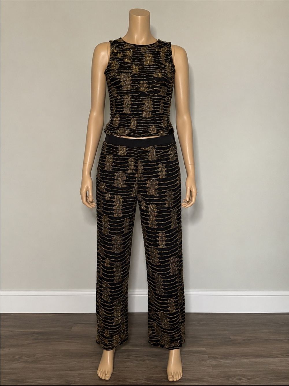 WinWin Black & Gold Patterned Set